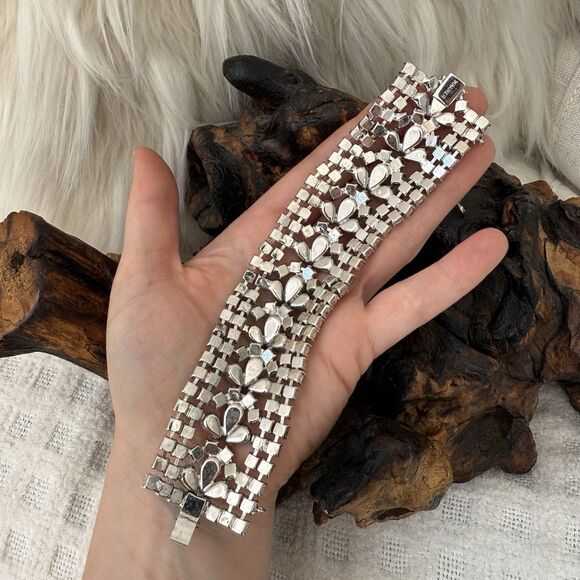 Vintage Kramer Wide Bracelet 7" Clear Pear Rhinestone Cluster Wedding Formal - Picture 4 of 10